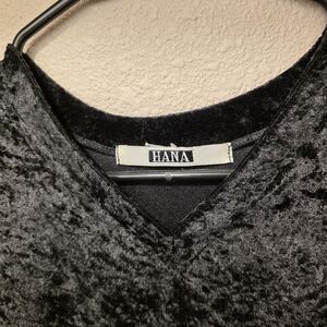 Hana Black Velvet Crop Top